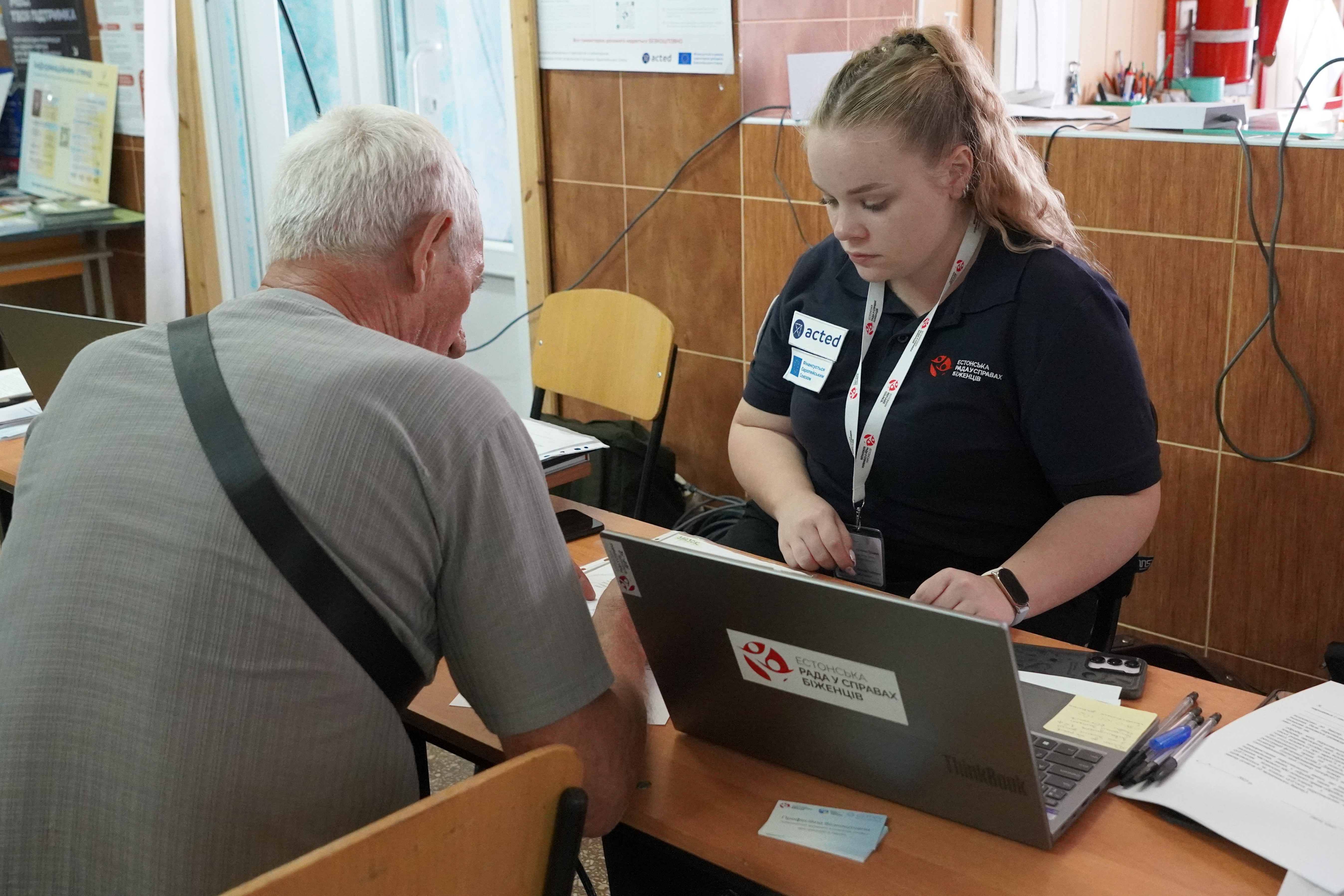 two people discussing