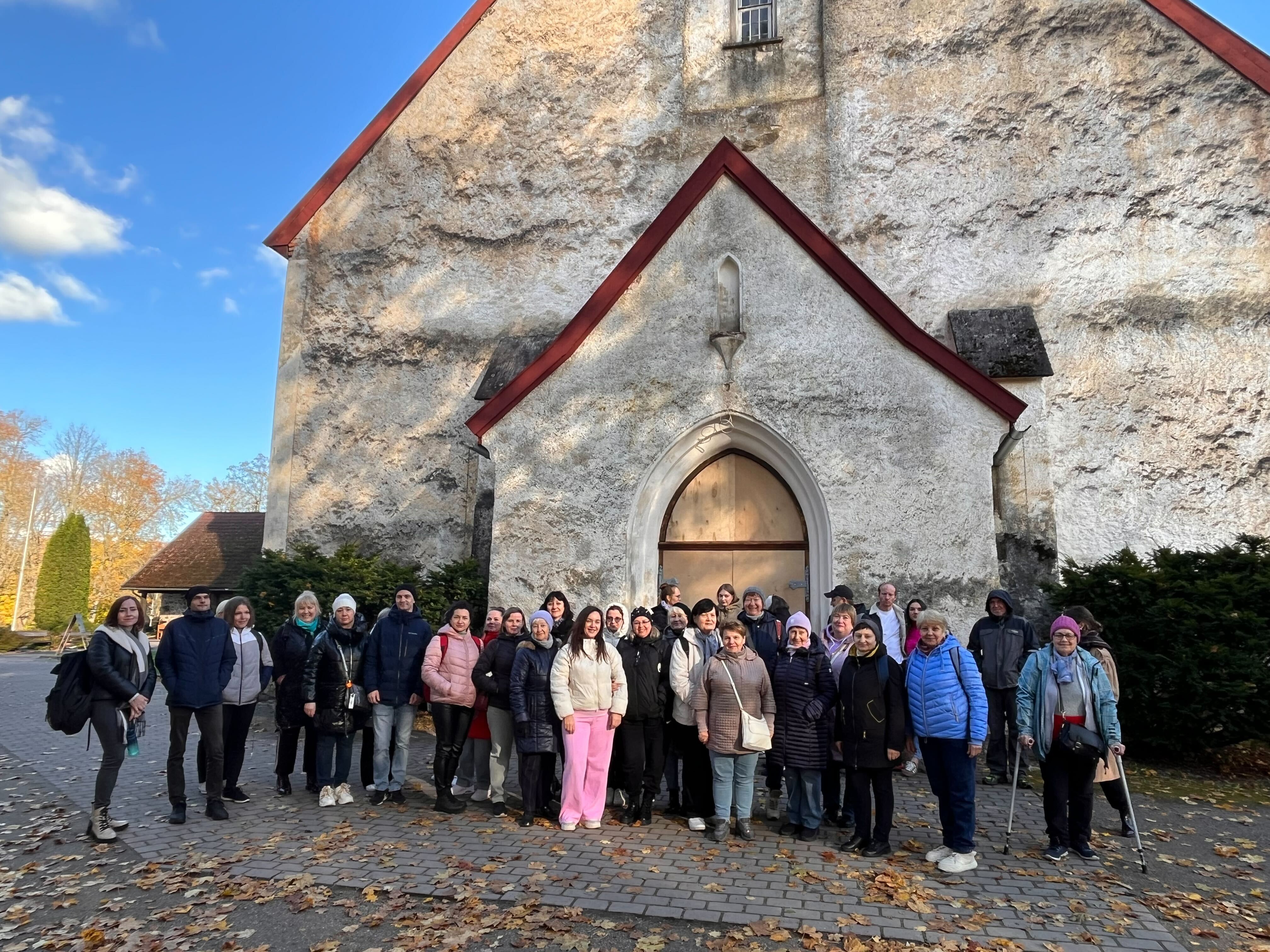 People infront of a building 