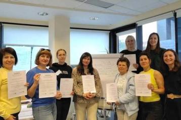 People with diplomas 