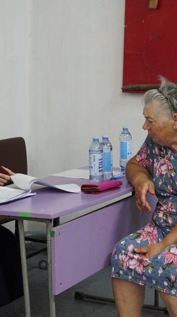 Kaks inimest istumas