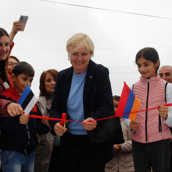 people cutting ribbon