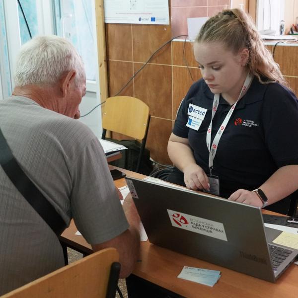 two people discussing